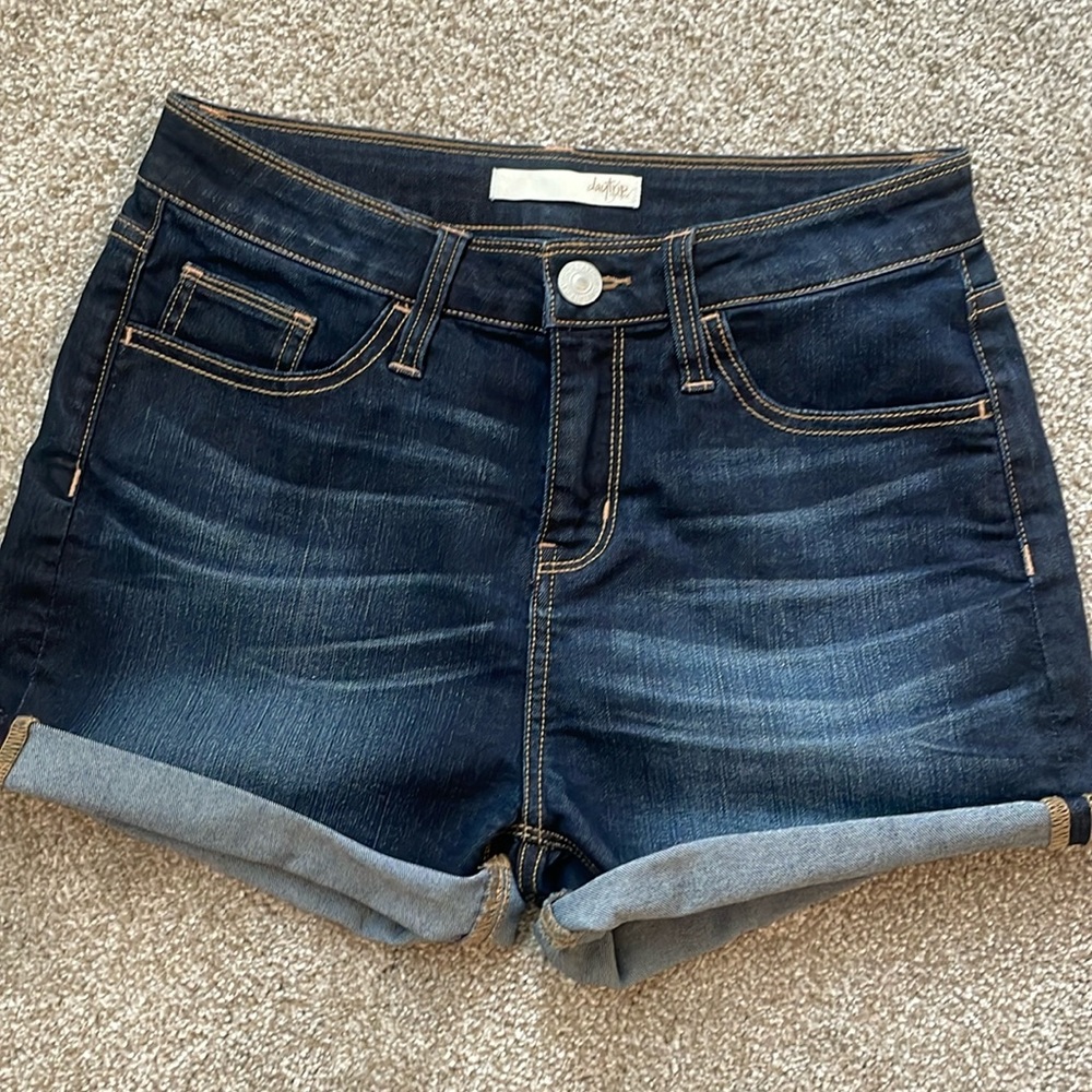 Women’s Daytrip Lynx Stretch Jean shorts. Size 26.